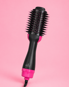 CEPILLO SECADOR 4 EN 1 DE 1000W: Seca, alisa, moldea y da volumen al cabello en una sola rutina, con función iónica y 3 niveles de temperatura para un peinado práctico desde casa.